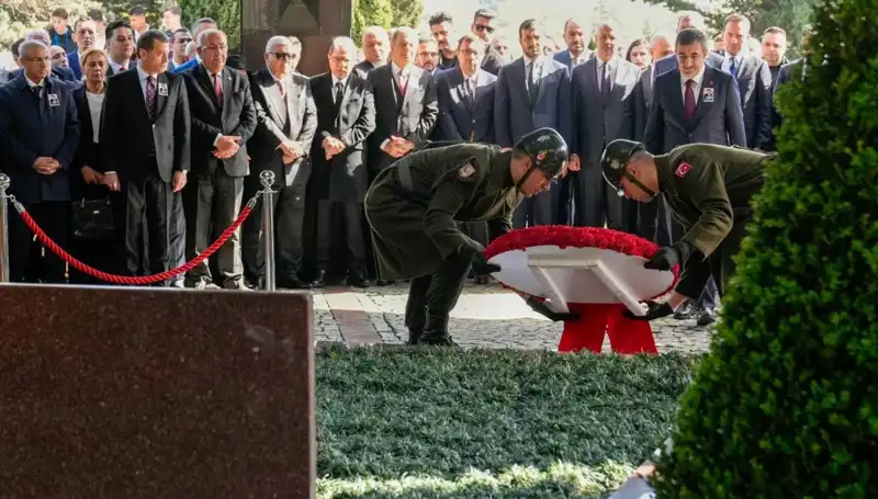 Turgut Özal’ın Anısına Duygusal Bir Tören: Mezarı Başında Anıldı