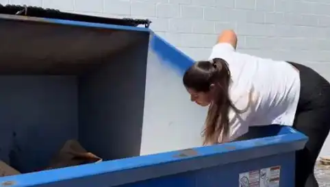 Alışveriş Yerine Çöp Karıştırma: Bir Kadının İnanılmaz Hikayesi