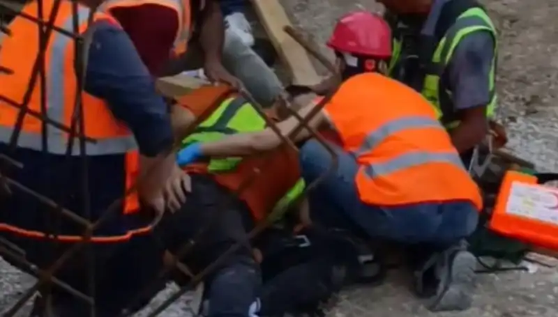 Adana'da İnşaatta Korkutan Kaza: İki İşçi Yaralandı
