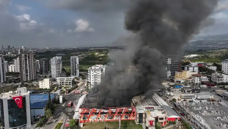 Mersin'deki Fabrika Yangınında TOMA Müdahalesi: Facia Peki Önlenebilir Miydi?