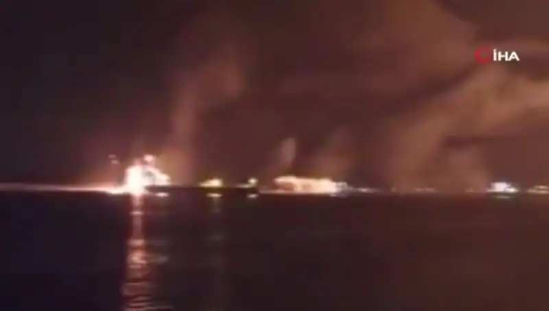 ABD'nin Yemen'deki Yakıt Limanına Saldırısında 22 Kişi Hayatını Kaybetti