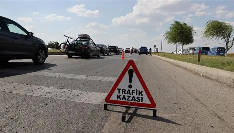 Adana'da Feci Kaza: Kamyon ile Otomobil Çarpıştı, Can Kaybı ve Yaralı Var