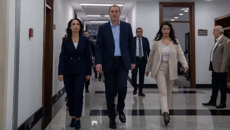 DEM Parti Heyetinin Siyasi Parti Turu Devam Ediyor: Üç Parti İle Görüşmeler Bugün Başlıyor