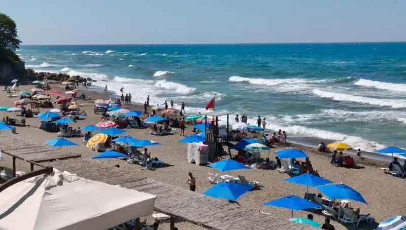 Akçakoca'da Deniz Yasağı: Sebepleri ve Etkileri Neler?