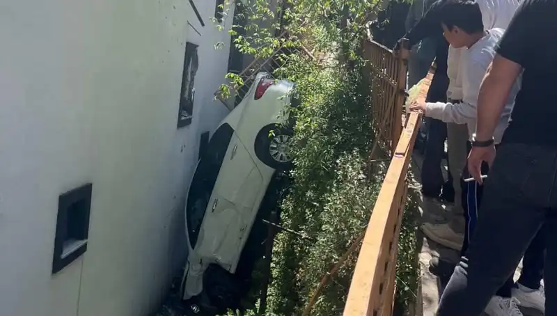 Kağıthane'de Korku Dolu Anlar: Araç Metrelerce Sürüklendi!