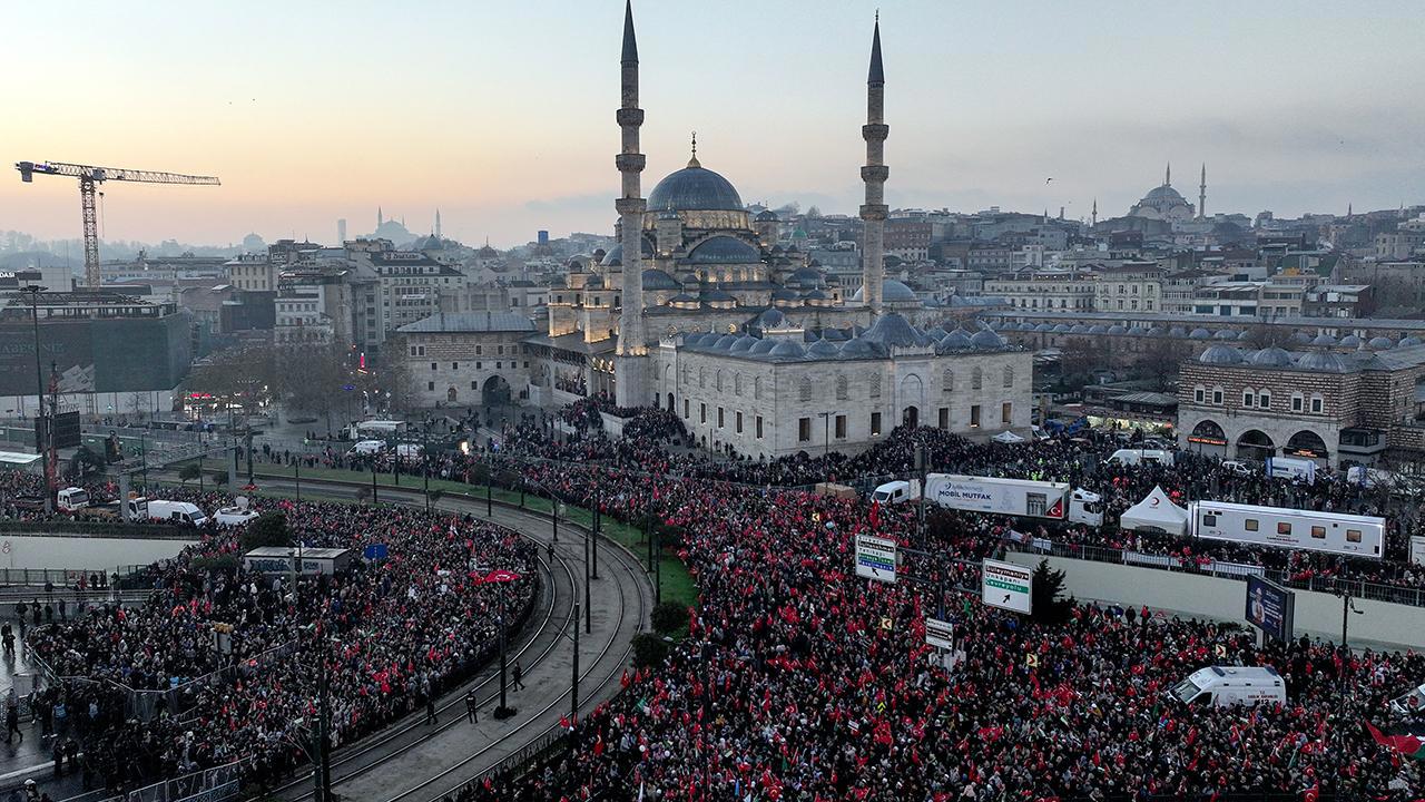 Dünya Barış Zirvesi İstanbul'da Gerçekleşti
