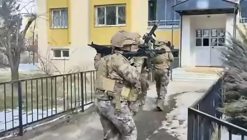 Bingöl'de DAEŞ Operasyonunda Üç Şüpheli Tutuklandı: Ayrıntılar Ortaya Çıktı