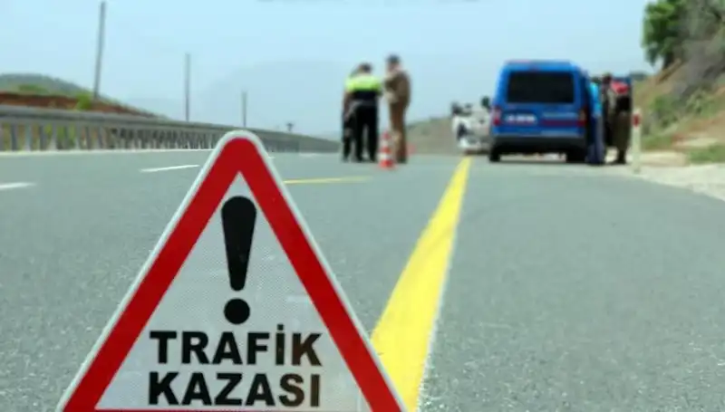 Ticari Araç ve Otomobil Çarpıştı: 5 Kişi Yaralandı, Kazanın Detayları Ortaya Çıktı