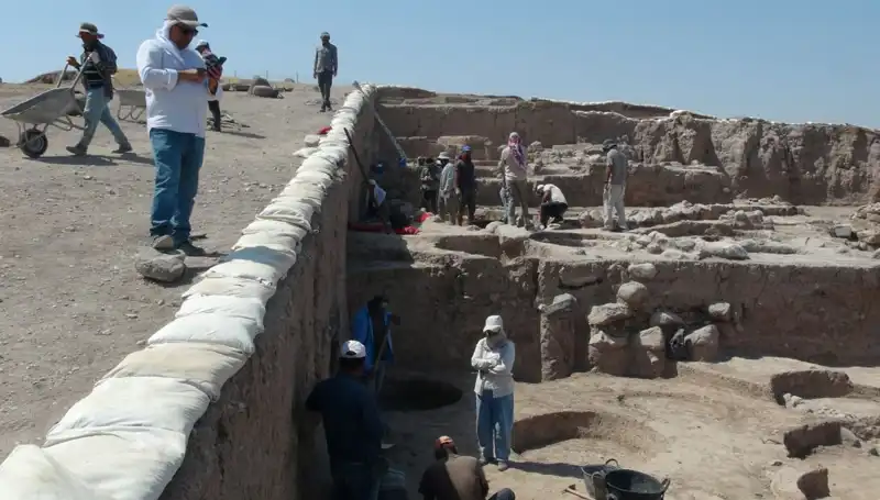 Kilis'teki Oylum Höyük'te Yaz Sıcağında Yoğun Kazı Çalışmaları Devam Ediyor