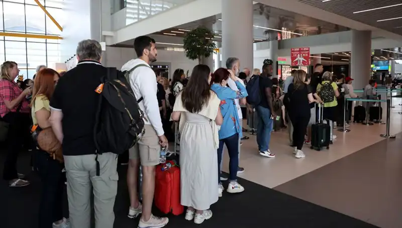İstanbul Havalimanı'nda Bayram Yoğunluğu: Bin 642 Uçuş Bekleniyor!