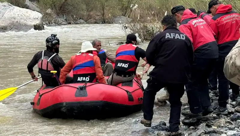 Zap Suyu Kenarında Mahsur Kalan Dört Kişi Kurtarıldı: Ayrıntılar ve Kurtarma Operasyonu
