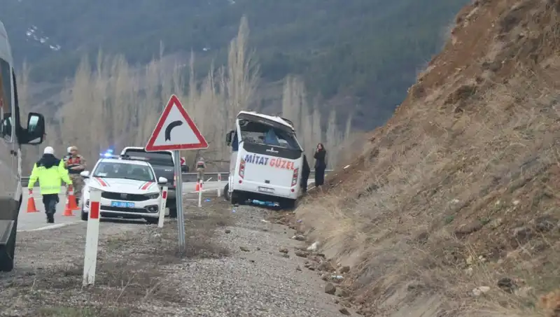 Oltu’da İşçi Servisi Feci Kaza Geçirdi: Yaralı Sayısı Artıyor!