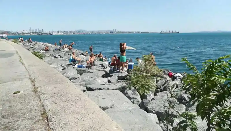 İstanbul'un Güneşi Yeniden Parlıyor: Sahil Keyfi Başladı!