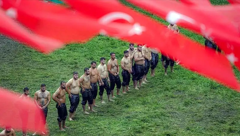 Kırkpınar Yağlı Güreşleri Heyecanı: 664. Yılında 40 Başpehlivan ve 826 Sporcu Yarışacak!