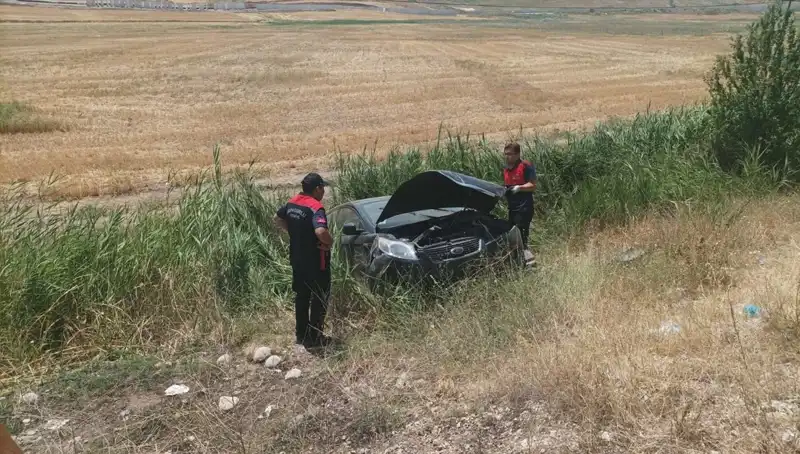 Otomobil Şarampole Uçtu: Feci Kaza Sonrası İki Yaralı