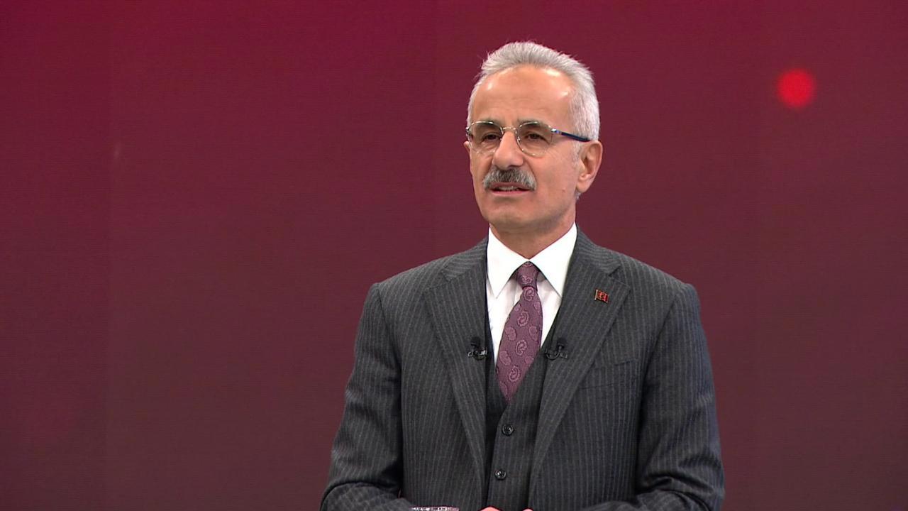 Bakan Uraloğlu'ndan Sosyal Medya Düzenlemesi Açıklaması