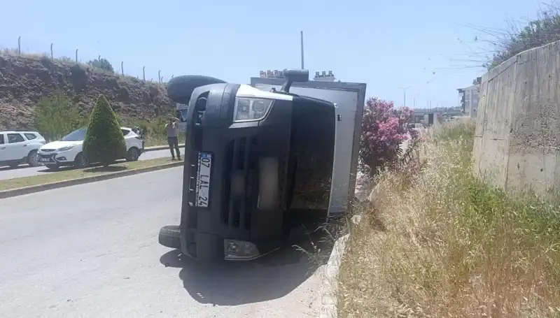 Hafif Ticari Araç Kamyoneti Devrildi: Olayın Detayları ve Sonuçları
