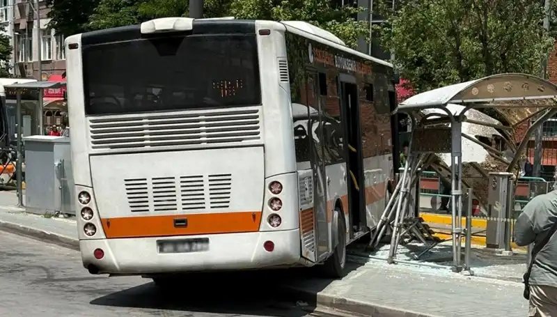 Belediye Otobüsü Tramvay Durağına Dalınca Gerilim Yükseldi