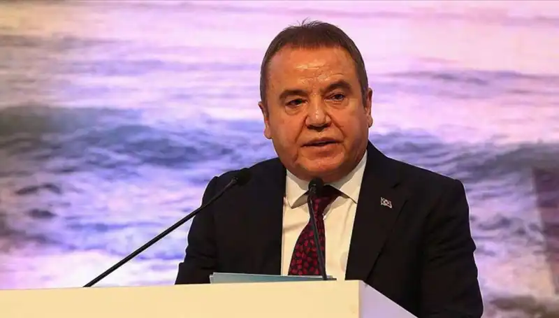 Antalya’nın Geleceği: Muhittin Böcek Kimdir ve Ne Yapıyor?