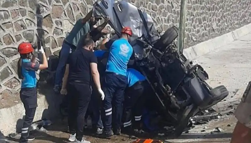 Tunceli'de Trafik Faciası: İki Araç Kafa Kafa Çarpıştı