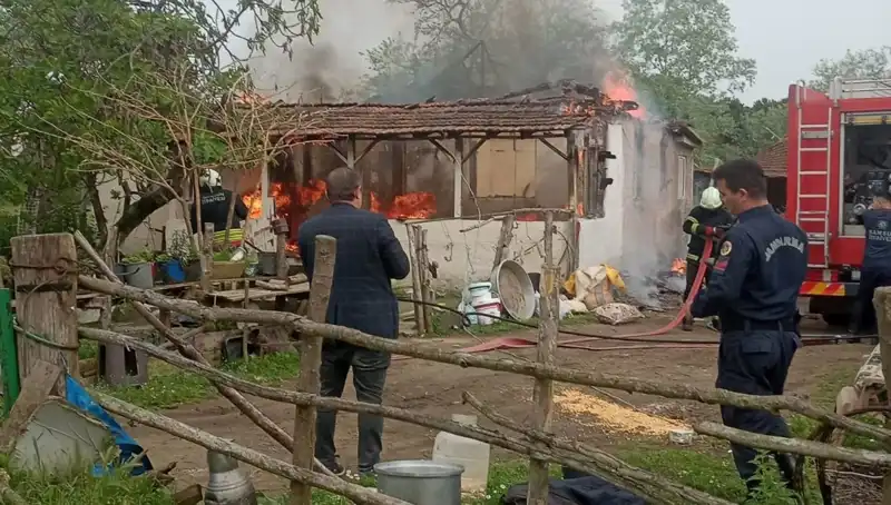 Elektrik Kontağından Kaynaklanan Yangın, Sokakları Alan Elde Kader Anı Oluyor
