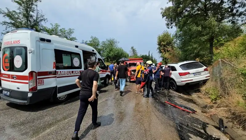 Sakarya'da Feci Kaza: Kamyonet ve Cip Çarpıştı, 4 Çocuk Yaralı