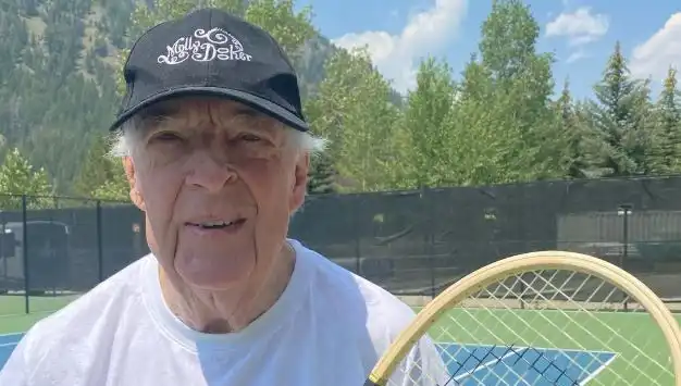 Avustralyalı Tenis Efsanesi Fred Stolle, 86 Yaşında Veteriner Oldu