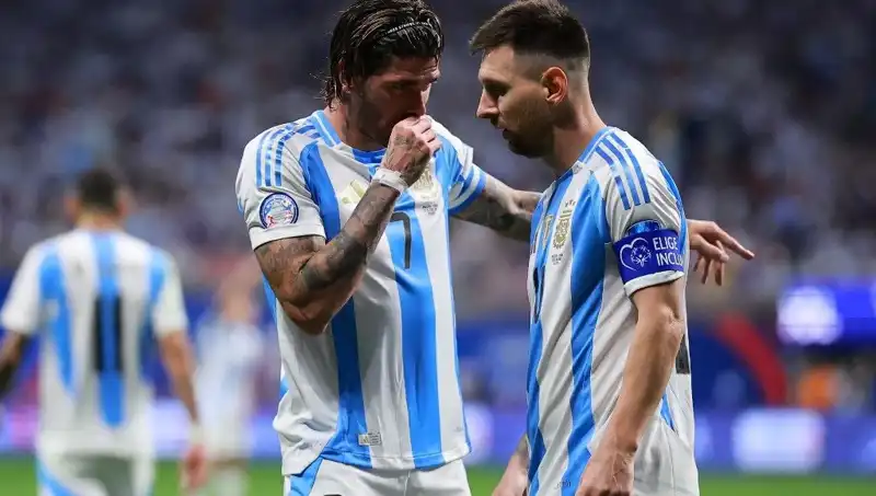 Rodrigo de Paul, Messi ile Yeniden Buluştu: Futbol Akşamı Heyecan Verdi!