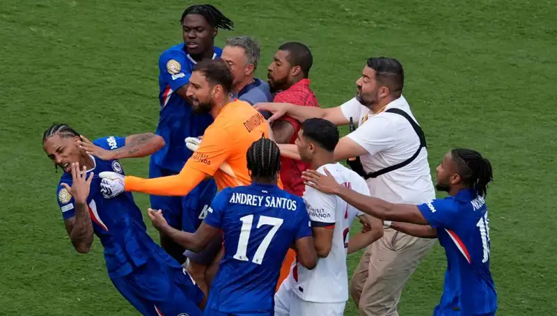 Dev Finalin Ardından Şok Edici Olay: Teknik Direktörden Futbolcuya Yumruk!