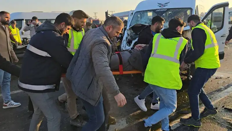 İki İşçi Servisi Kafa Kafaya Çarpıştı: Korkutan Kazanın Ayrıntıları