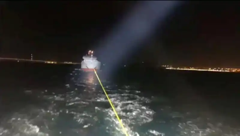 Çanakkale Boğazı’nda Gemi Arızası: Kurtarma Operasyonu Devam Ediyor