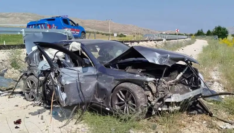 Sivas'ta İki Feci Trafik Kazası: 9 Kişi Yaralandı!