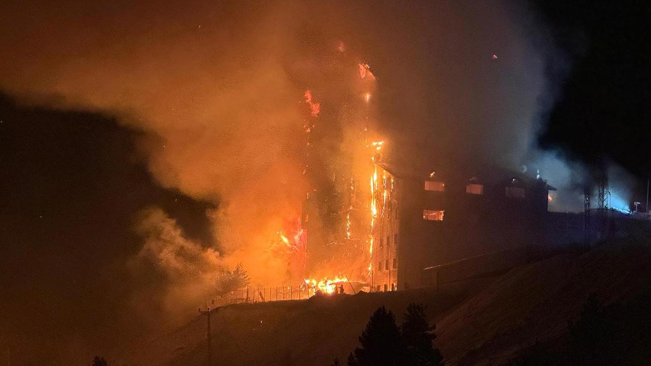 Kartalkaya'da Otelden Yangın: 3 ölü, 21 yaralı