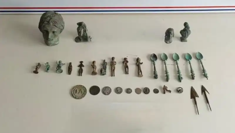 Zaman Yolculuğu: Roma Dönemine Ait Tarihi Eserler Ele Geçirildi