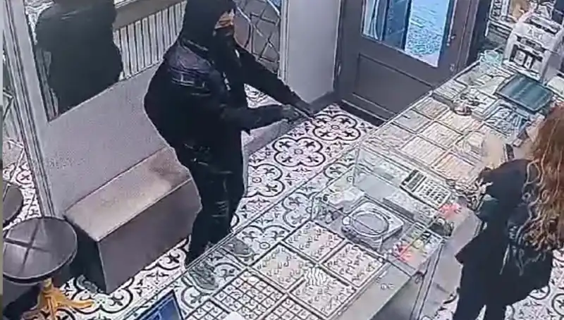 Soygun Girişimi Amacına Ulaşamadı: Polisi Fena Yakalandı