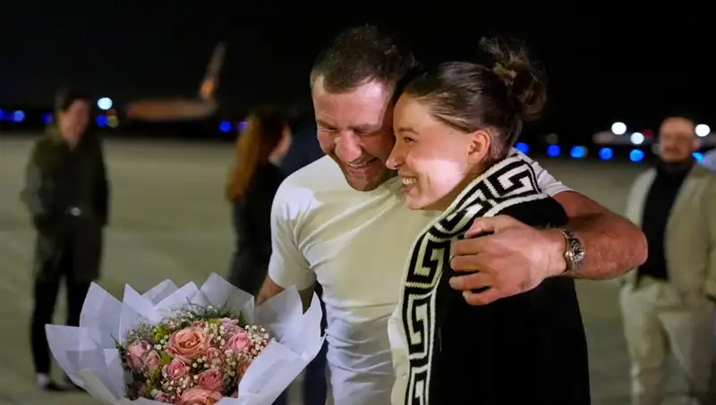 Rusya'da Serbest Bırakılan Balerin ve Sevgilisinin Duygusal Hikayesi