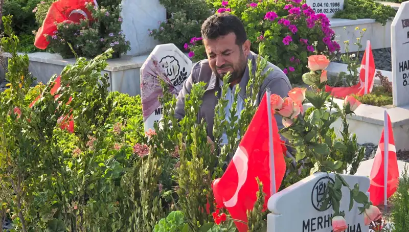 Deprem Şehitliğinde Bayram Coşkusu: Acının Göğsündeki Yokluk