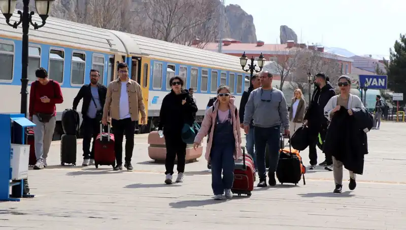 İranlı Turistlerin Nevruz'da Van'a Yoğun İlgi Gösterme Nedenleri