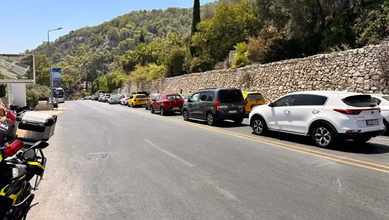 Fethiye-Ölüdeniz Yolu, Tatilcilerle Dolu: 3 Kilometrelik Kuyruk Alarm Veriyor!