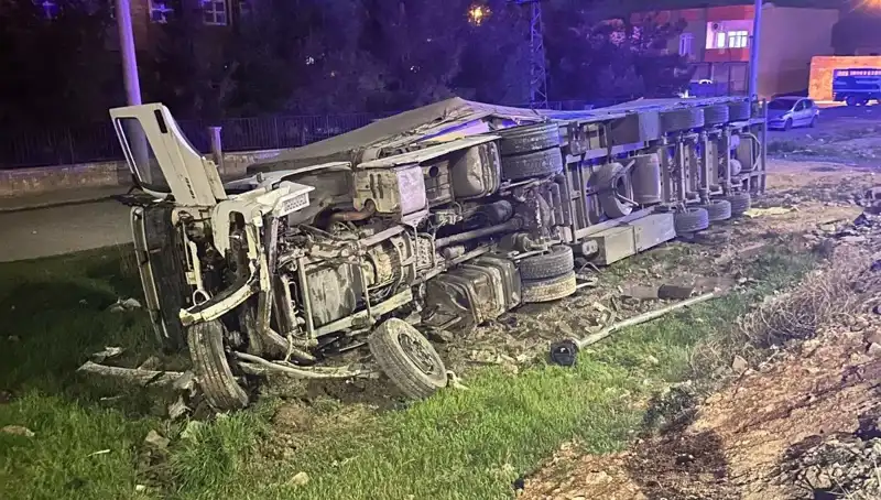 TIR Devrildi, Altı Kişi Yaralandı: Olayın Ayrıntıları
