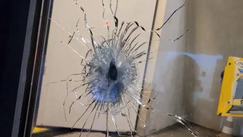 Fransa'da Hapishanelere İntihar Saldırısı: Kundakta Araçlar ve Otomatik Silahlarla Kaos