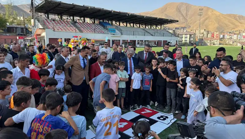 Hakkari’de Geleneksel Anadolu Şenliği coşkuyla kapılarını açtı!