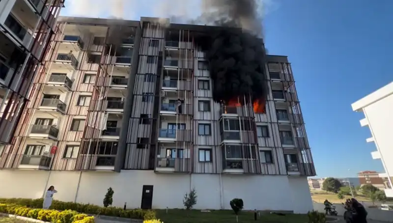 Çanakkale'de Sabahın Erken Saatlerinde Yangın Korkusu: Şehir Sarsıldı