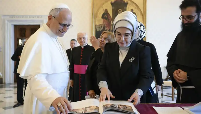 Emine Erdoğan ve Papa Leo: Gazze'deki Kriz Üzerine Tarihi Toplantı
