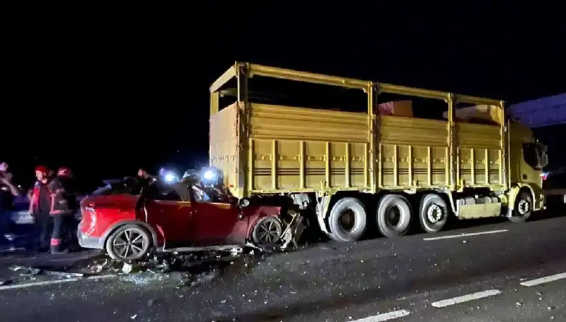 Trafik Kazasında Kamyona Çarpan Sürücü Hayatını Kaybetti