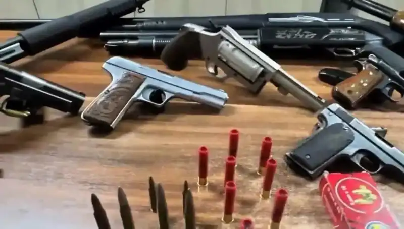İzmir'de Yasa Dışı Silah Ticareti Operasyonunda Şok Tutuklama!
