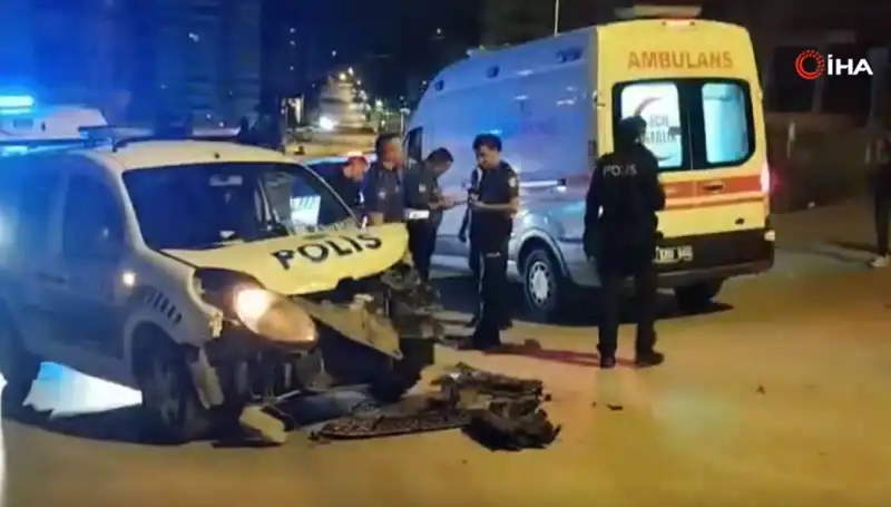 Ankara'da Hafif Ticari Araç, Polis Aracıyla Çarpıştı: Yaralılar Var