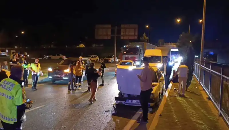 Otoyolda Yaşanan Korkunç Geri Dönüş Kazası: İkisi Çocuk Dört Yaralı!
