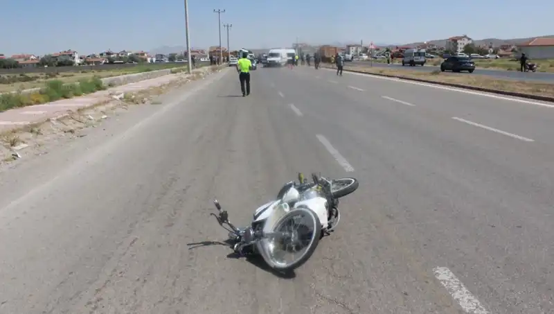 Dur İhtarılarına Uymayan Sürücü, Polis Memuruna Çarptı!