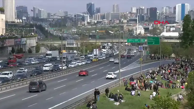 Deprem Sonrası İstanbul'da Trafik Yoğunluğu Patladı: Yüzde 56 Artış!